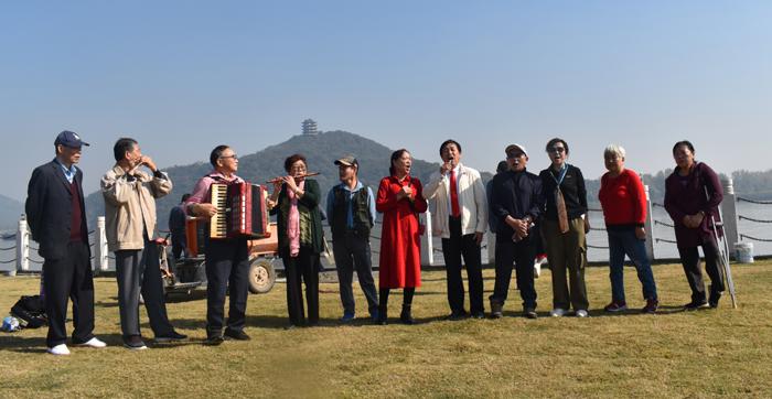 图A5  学员外出演出.JPG