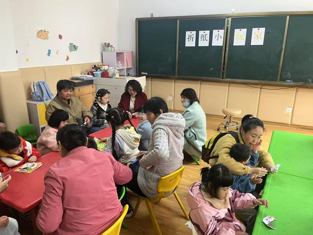 图为“折纸小玩家”活动现场.jpg